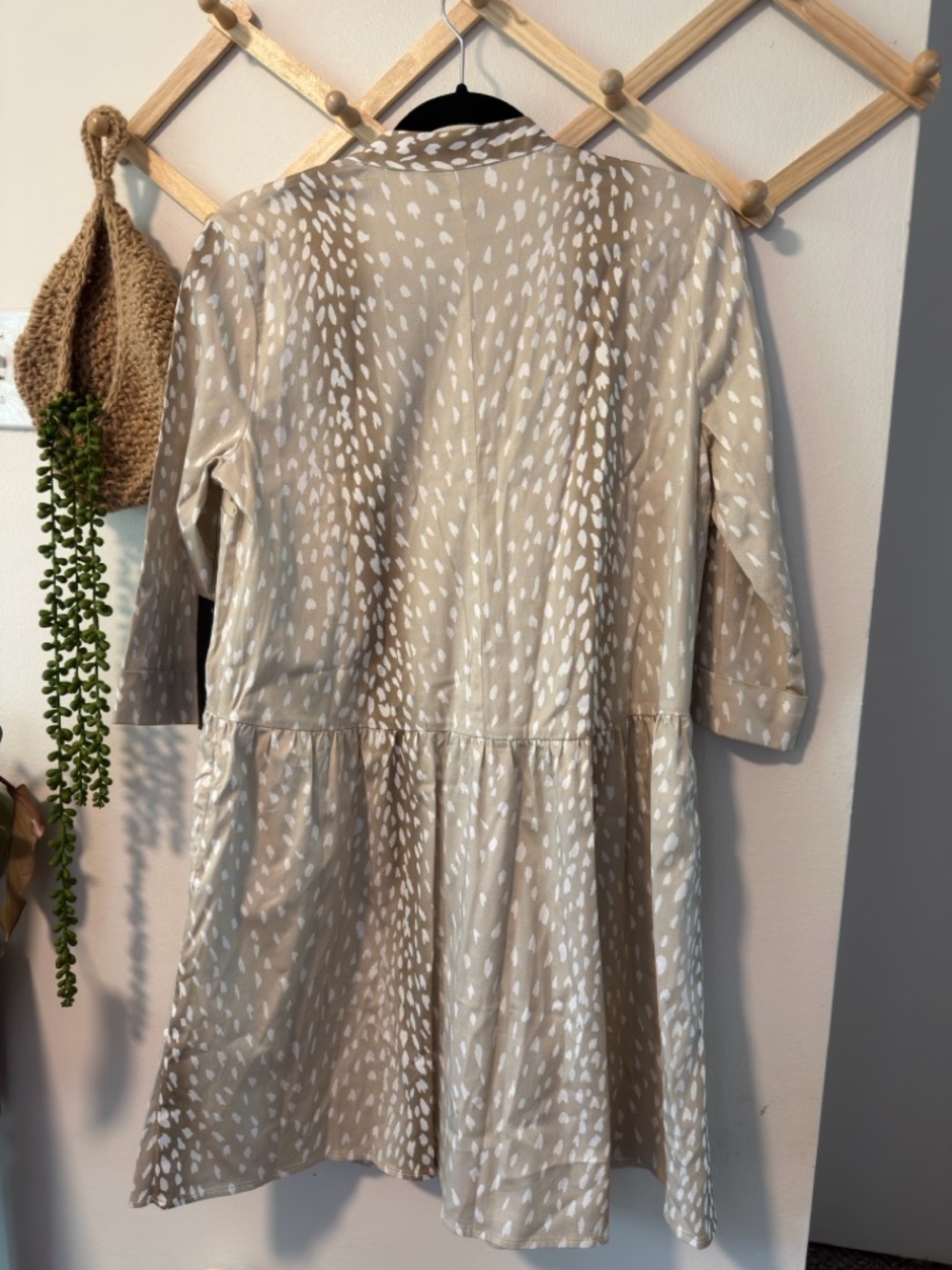 Tuckernuck Antelope Royal Shirt Dress Size S Tan White Animal Print - Picture 6 of 7